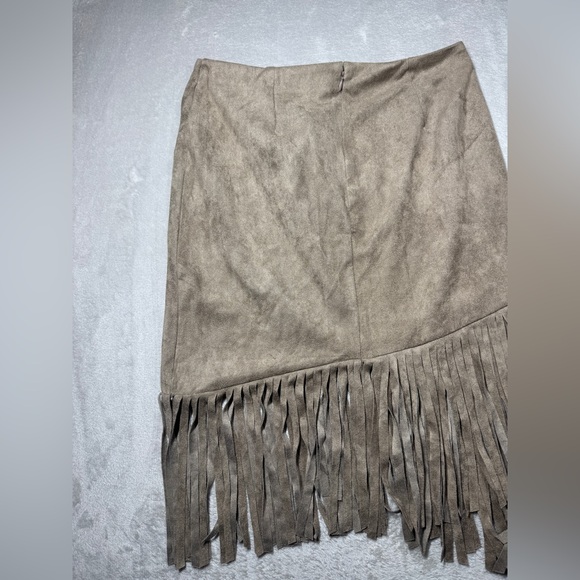 NWT Neiman Marcus Asymmetrical Hem Faux Suede Tan Boho Fringe Mini Skirt Medium - Picture 11 of 14